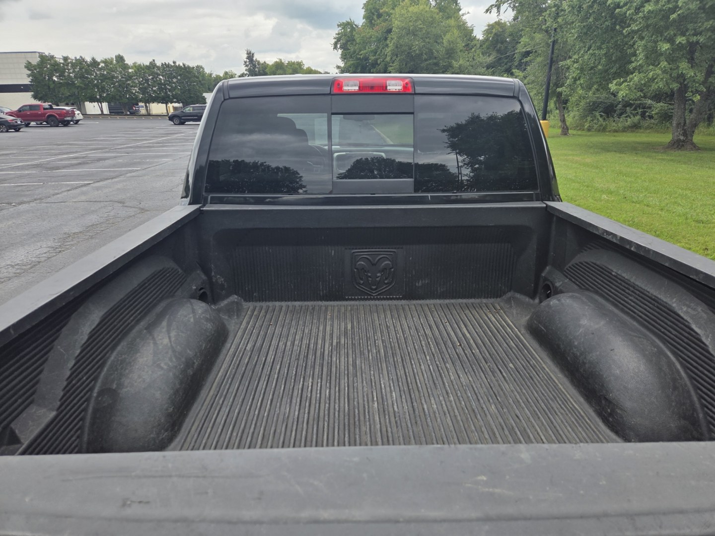 2018 BLACK /Black RAM 1500 SLT Crew Cab SWB 4WD (3C6RR7LG0JG) with an 3.6L V6 DOHC 24V FFV engine, 8A transmission, located at 1221 Madison St., Shelbyville, TN, 37160, (931) 680-9439, 0.000000, 0.000000- Photo#3