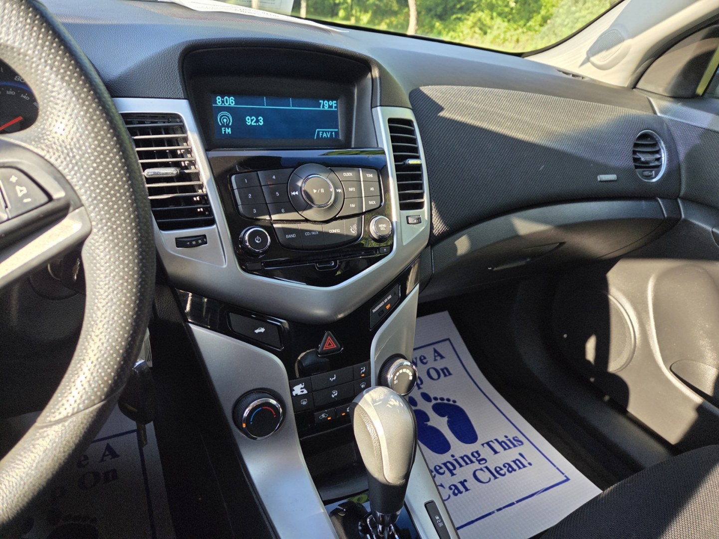 2015 Gray /Gray Chevrolet Cruze 1LT Auto (1G1PC5SB9F7) with an 1.4L L4 DOHC 16V TURBO engine, 6-Speed Automatic transmission, located at 1221 Madison St., Shelbyville, TN, 37160, (931) 680-9439, 0.000000, 0.000000- Photo#6