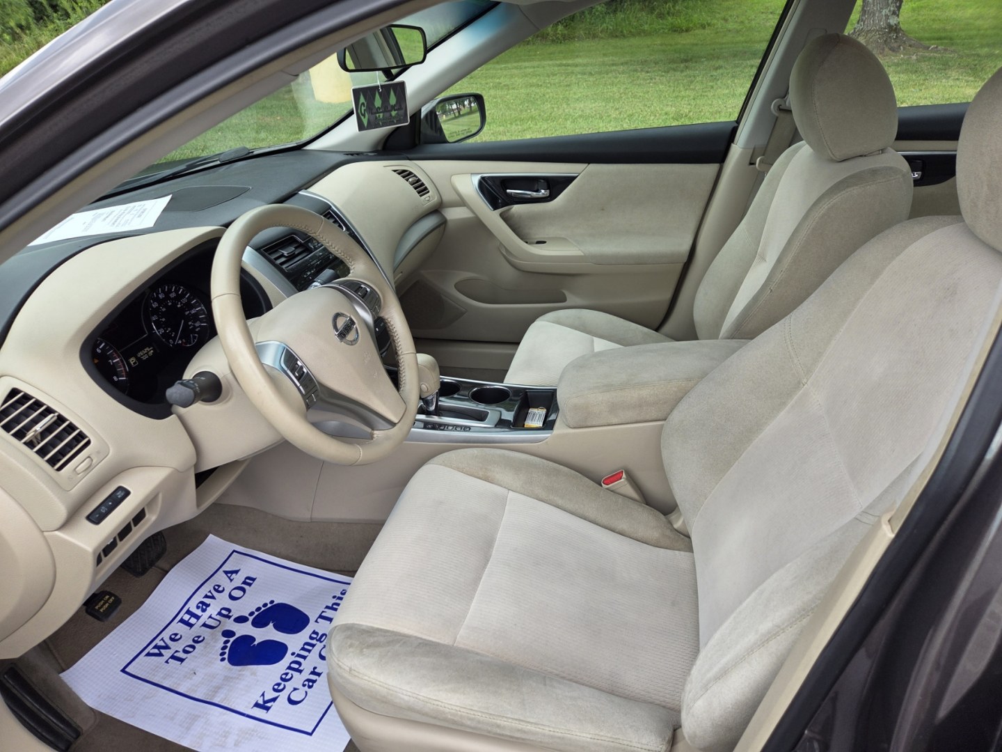2013 Tan /Beige Nissan Altima 2.5 SV (1N4AL3AP0DN) with an 2.5L L4 DOHC 16V engine, CVT transmission, located at 1221 Madison St., Shelbyville, TN, 37160, (931) 680-9439, 0.000000, 0.000000- Photo#4
