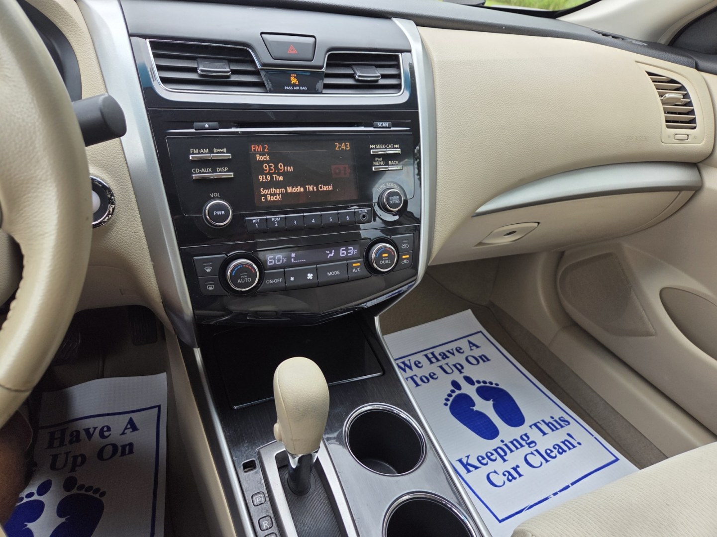2013 Tan /Beige Nissan Altima 2.5 SV (1N4AL3AP0DN) with an 2.5L L4 DOHC 16V engine, CVT transmission, located at 1221 Madison St., Shelbyville, TN, 37160, (931) 680-9439, 0.000000, 0.000000- Photo#6