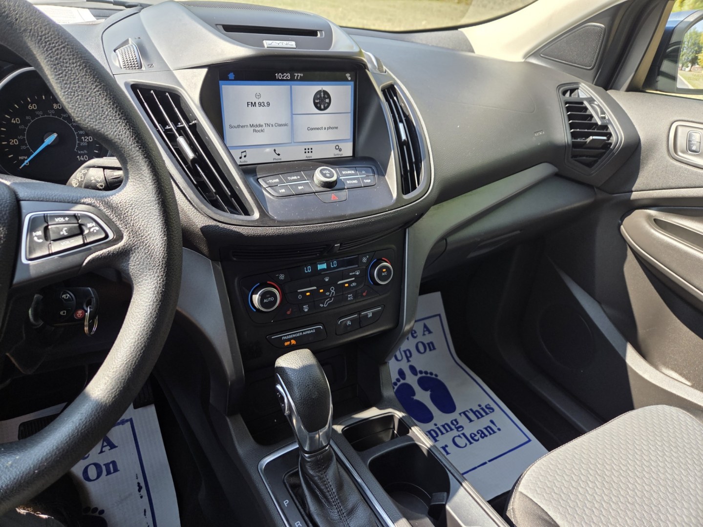 2018 Blue /Gray Ford Escape SE FWD (1FMCU0GD3JU) with an 1.5L L4 DOHC 16V engine, 6A transmission, located at 1221 Madison St., Shelbyville, TN, 37160, (931) 680-9439, 0.000000, 0.000000- Photo#6
