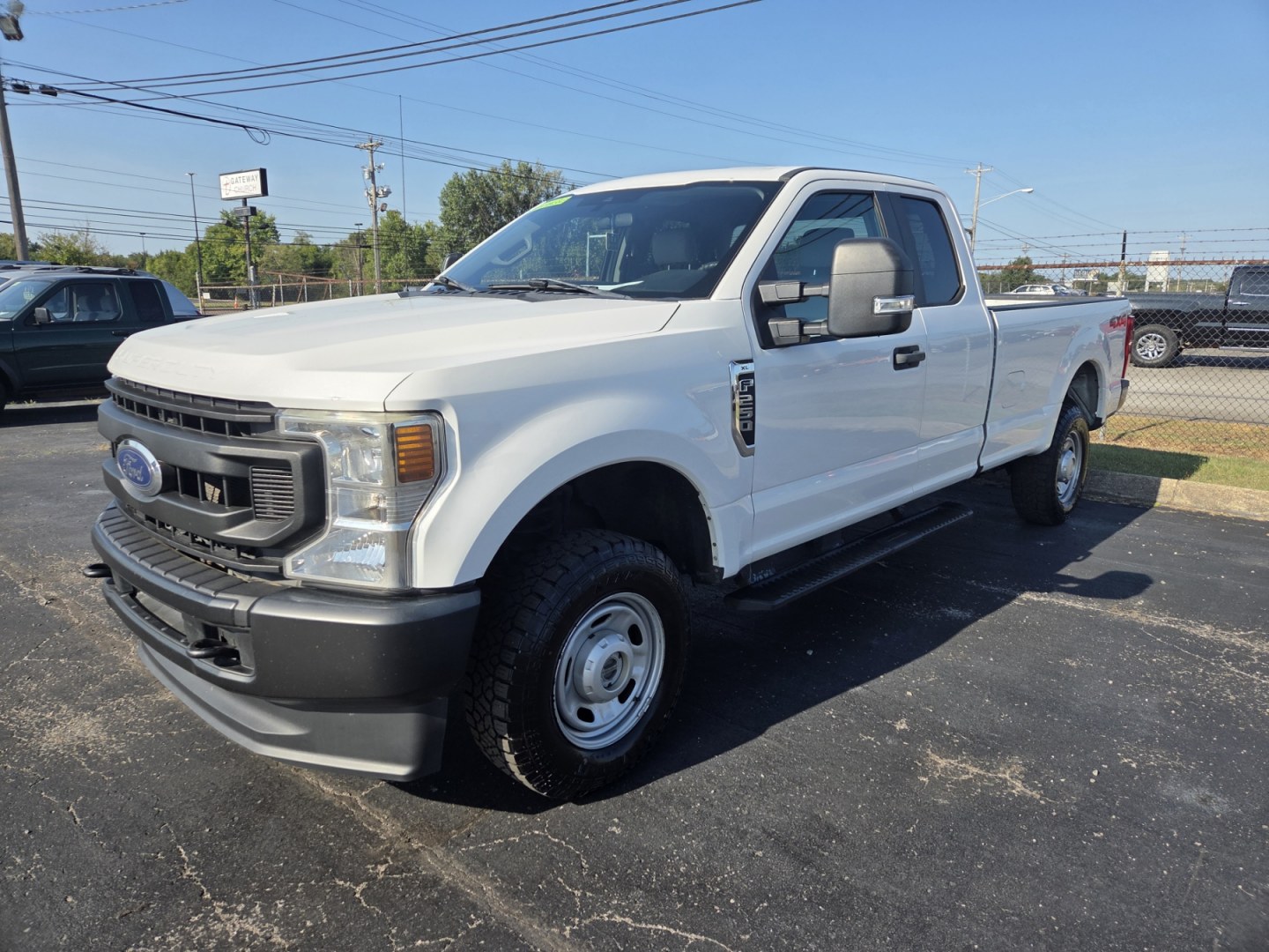 2020 WHITE /Gray Ford F-250 SD XL SuperCab Long Bed 4WD (1FT7X2B63LE) with an 6.2L V8 OHV 16V engine, 6A transmission, located at 1221 Madison St., Shelbyville, TN, 37160, (931) 680-9439, 0.000000, 0.000000- Photo#0