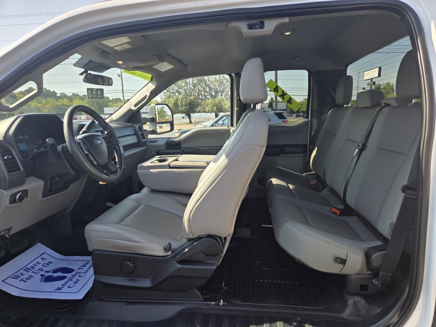 2020 WHITE /Gray Ford F-250 SD XL SuperCab Long Bed 4WD (1FT7X2B63LE) with an 6.2L V8 OHV 16V engine, 6A transmission, located at 1221 Madison St., Shelbyville, TN, 37160, (931) 680-9439, 0.000000, 0.000000- Photo#5
