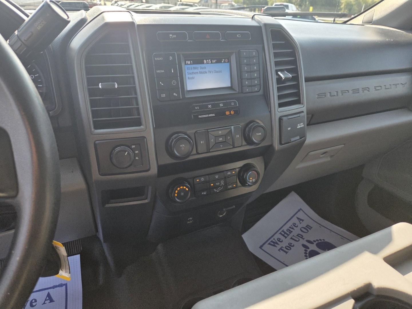 2020 WHITE /Gray Ford F-250 SD XL SuperCab Long Bed 4WD (1FT7X2B63LE) with an 6.2L V8 OHV 16V engine, 6A transmission, located at 1221 Madison St., Shelbyville, TN, 37160, (931) 680-9439, 0.000000, 0.000000- Photo#6