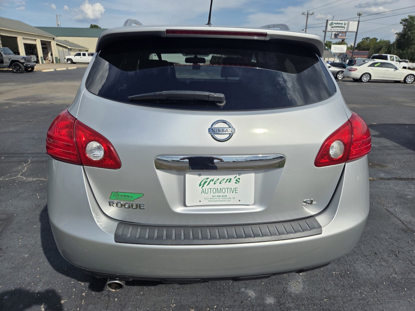 2012 SILVER /Black Nissan Rogue SV FWD (JN8AS5MTXCW) with an 2.5L L4 DOHC 16V engine, Continuously Variable Transmission transmission, located at 1221 Madison St., Shelbyville, TN, 37160, (931) 680-9439, 0.000000, 0.000000- Photo#2