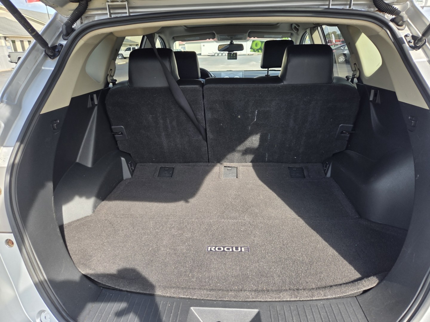 2012 SILVER /Black Nissan Rogue SV FWD (JN8AS5MTXCW) with an 2.5L L4 DOHC 16V engine, Continuously Variable Transmission transmission, located at 1221 Madison St., Shelbyville, TN, 37160, (931) 680-9439, 0.000000, 0.000000- Photo#3
