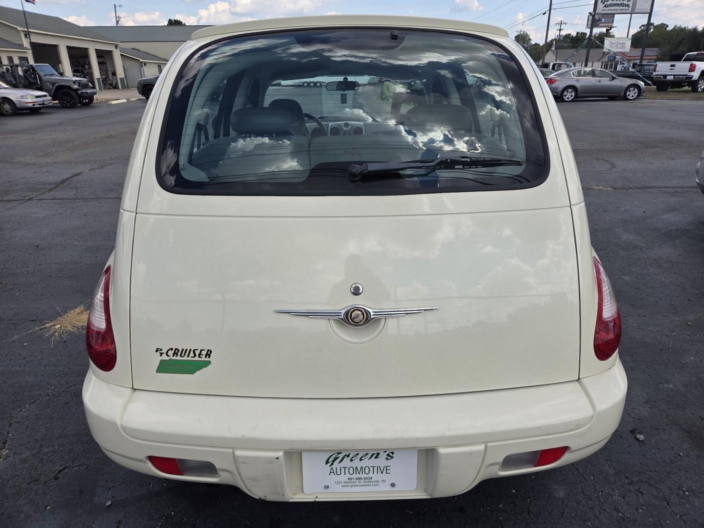 2007 WHITE /Gray Chrysler PT Cruiser Base (3A4FY48B17T) with an 2.4L L4 DOHC 16V engine, located at 1221 Madison St., Shelbyville, TN, 37160, (931) 680-9439, 0.000000, 0.000000- Photo#2