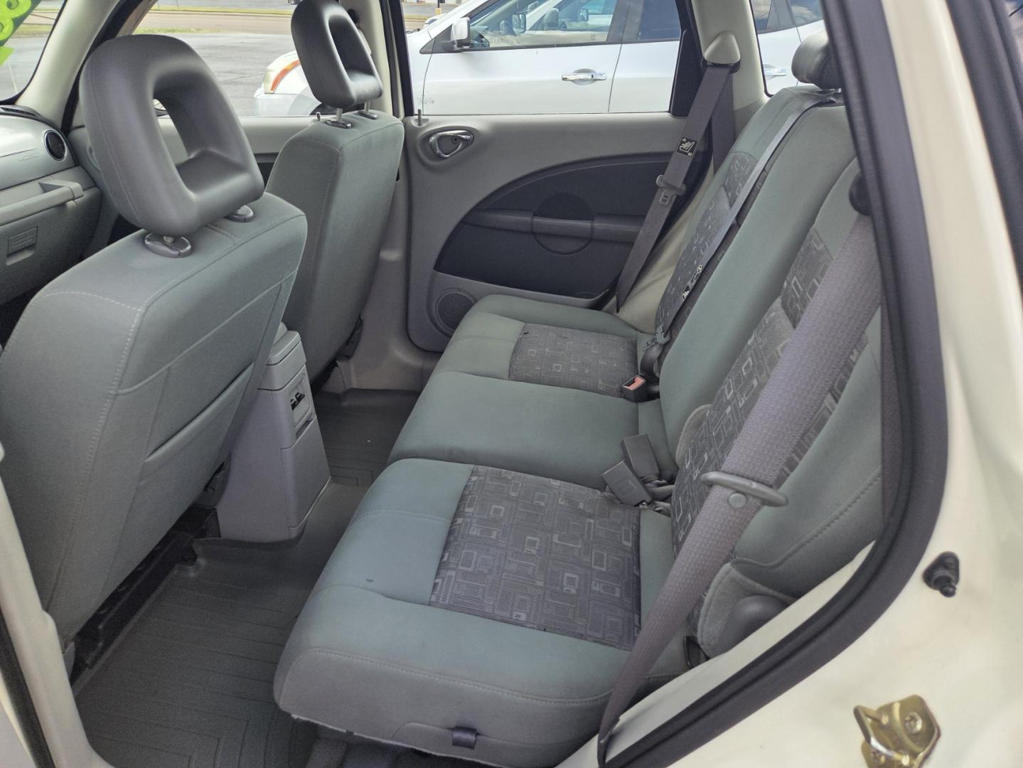 2007 WHITE /Gray Chrysler PT Cruiser Base (3A4FY48B17T) with an 2.4L L4 DOHC 16V engine, located at 1221 Madison St., Shelbyville, TN, 37160, (931) 680-9439, 0.000000, 0.000000- Photo#3