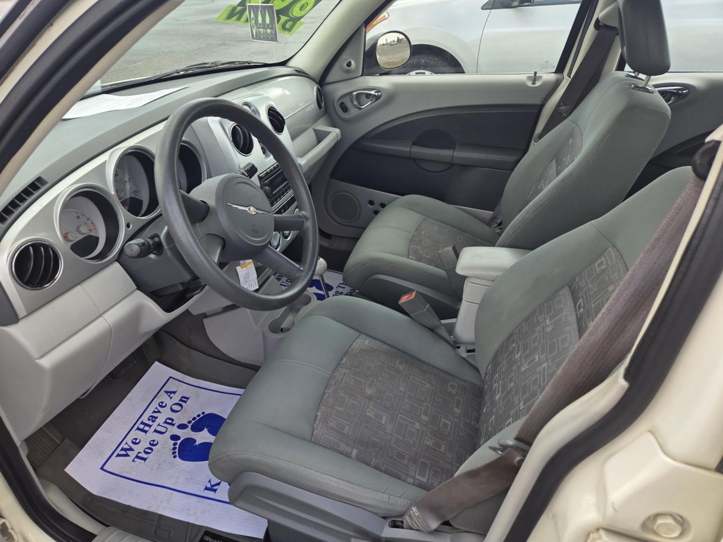 2007 WHITE /Gray Chrysler PT Cruiser Base (3A4FY48B17T) with an 2.4L L4 DOHC 16V engine, located at 1221 Madison St., Shelbyville, TN, 37160, (931) 680-9439, 0.000000, 0.000000- Photo#4