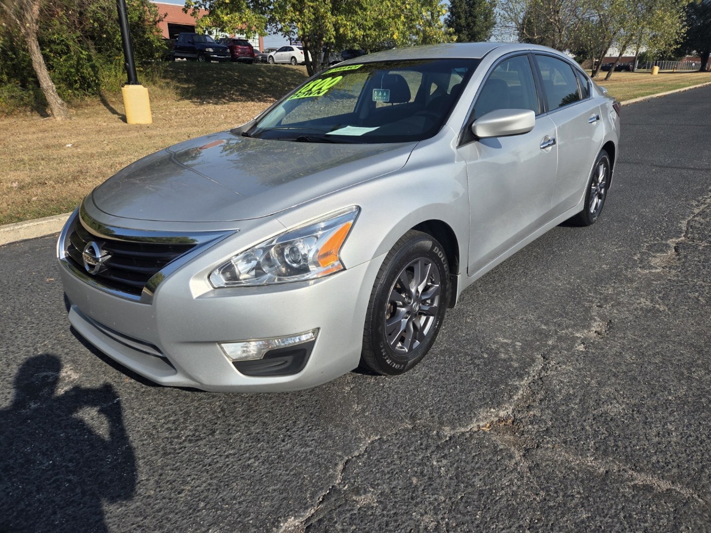 2015 SILVER /Black Nissan Altima 2.5 S (1N4AL3AP7FC) with an 2.5L L4 DOHC 16V engine, CVT transmission, located at 1221 Madison St., Shelbyville, TN, 37160, (931) 680-9439, 0.000000, 0.000000- Photo#0