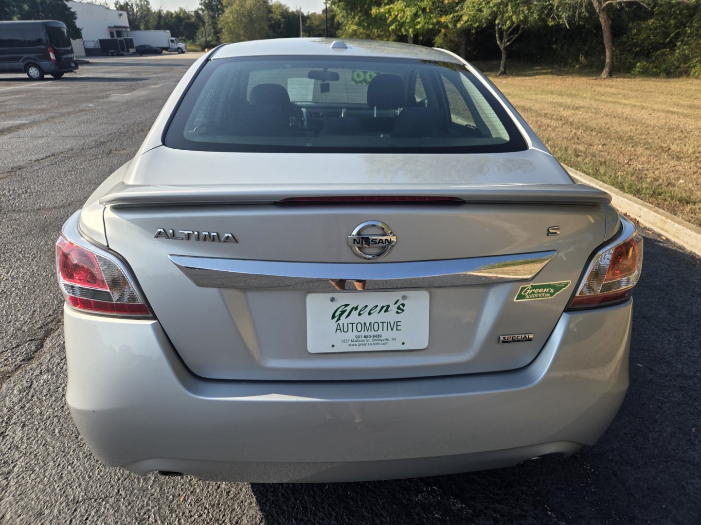 2015 SILVER /Black Nissan Altima 2.5 S (1N4AL3AP7FC) with an 2.5L L4 DOHC 16V engine, CVT transmission, located at 1221 Madison St., Shelbyville, TN, 37160, (931) 680-9439, 0.000000, 0.000000- Photo#2
