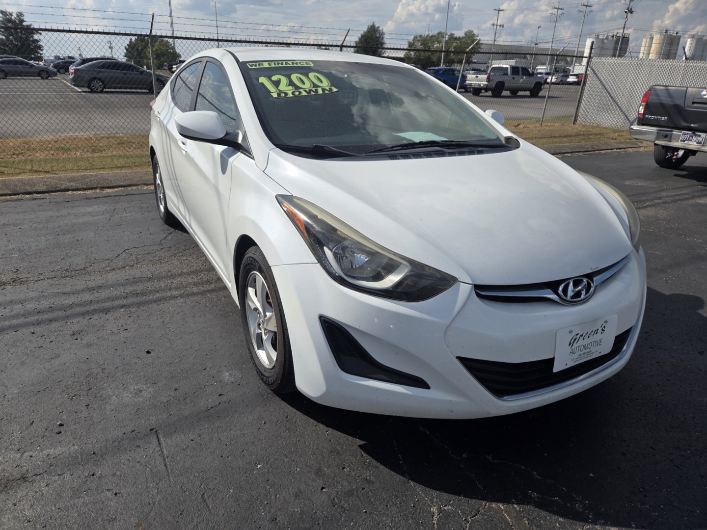 2015 WHITE /Gray Hyundai Elantra SE (5NPDH4AE3FH) with an 1.8L L4 DOHC 16V engine, 6A transmission, located at 1221 Madison St., Shelbyville, TN, 37160, (931) 680-9439, 0.000000, 0.000000- Photo#1