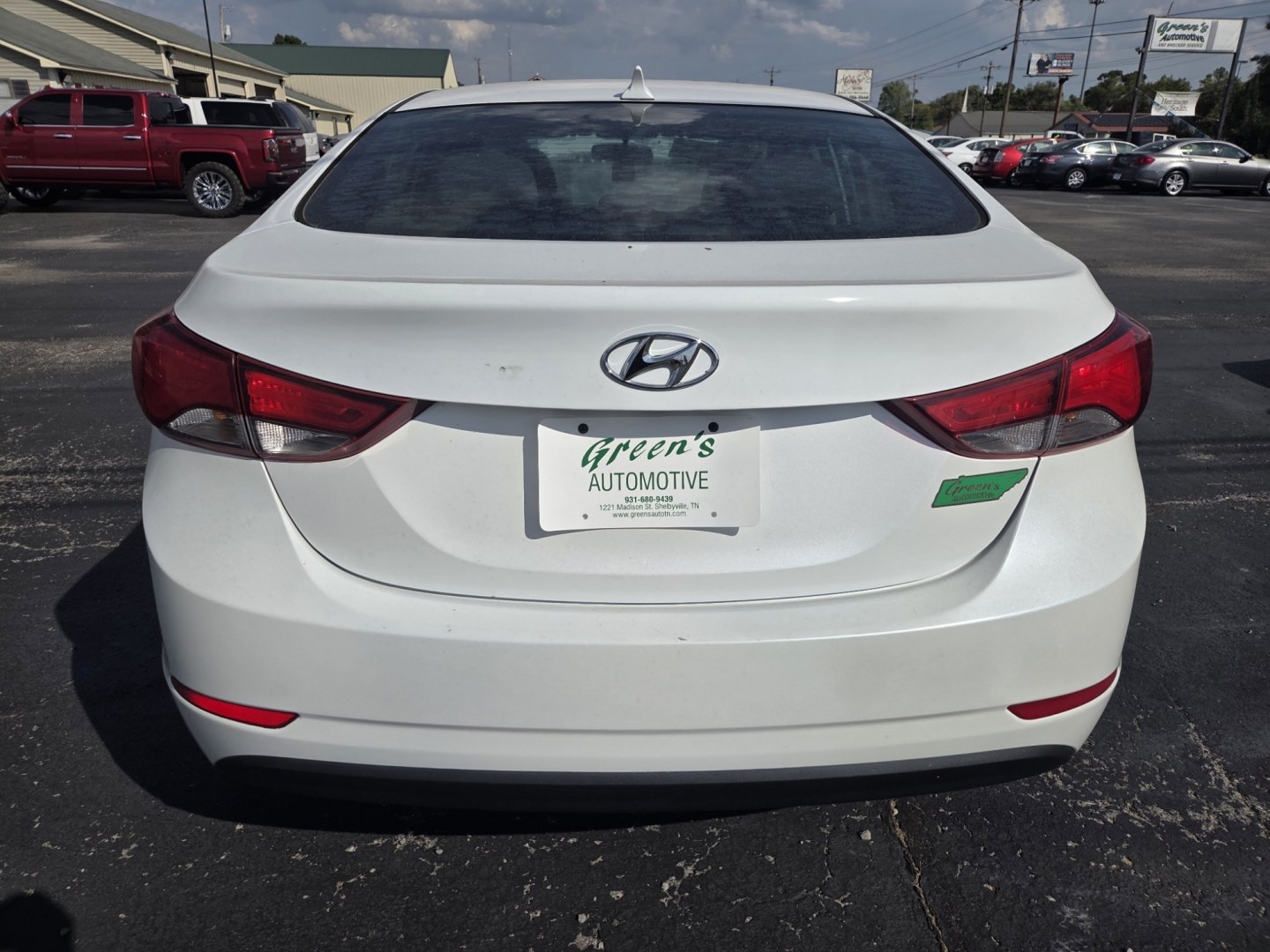 2015 WHITE /Gray Hyundai Elantra SE (5NPDH4AE3FH) with an 1.8L L4 DOHC 16V engine, 6A transmission, located at 1221 Madison St., Shelbyville, TN, 37160, (931) 680-9439, 0.000000, 0.000000- Photo#2