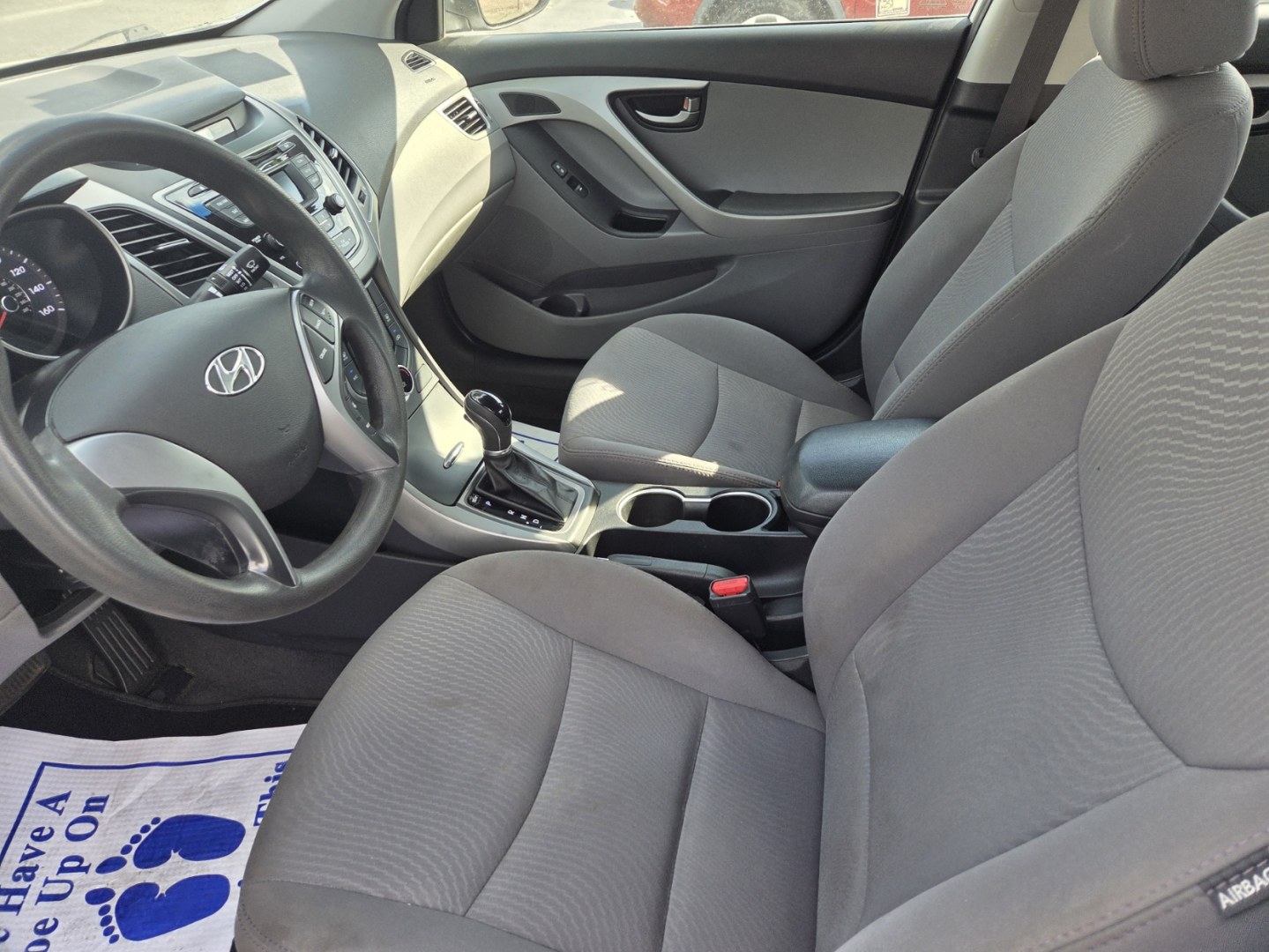 2015 WHITE /Gray Hyundai Elantra SE (5NPDH4AE3FH) with an 1.8L L4 DOHC 16V engine, 6A transmission, located at 1221 Madison St., Shelbyville, TN, 37160, (931) 680-9439, 0.000000, 0.000000- Photo#5