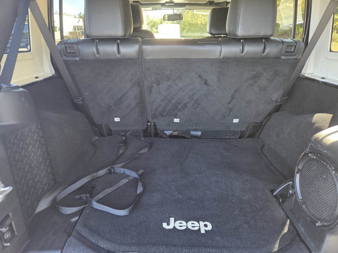 2013 BLACK /Black Jeep Wrangler Unlimited Sahara 4WD (1C4HJWEG1DL) with an 3.6L V6 DOHC 24V FFV engine, located at 1221 Madison St., Shelbyville, TN, 37160, (931) 680-9439, 0.000000, 0.000000- Photo#3