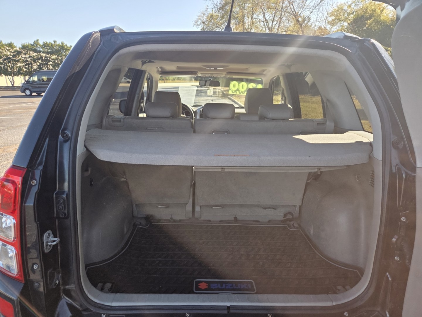 2010 BLACK /Beige Suzuki Grand Vitara JLX 3.2L 4WD (JS3TD1D91A4) with an 3.2L V6 DOHC 24V engine, 5A transmission, located at 1221 Madison St., Shelbyville, TN, 37160, (931) 680-9439, 0.000000, 0.000000- Photo#3