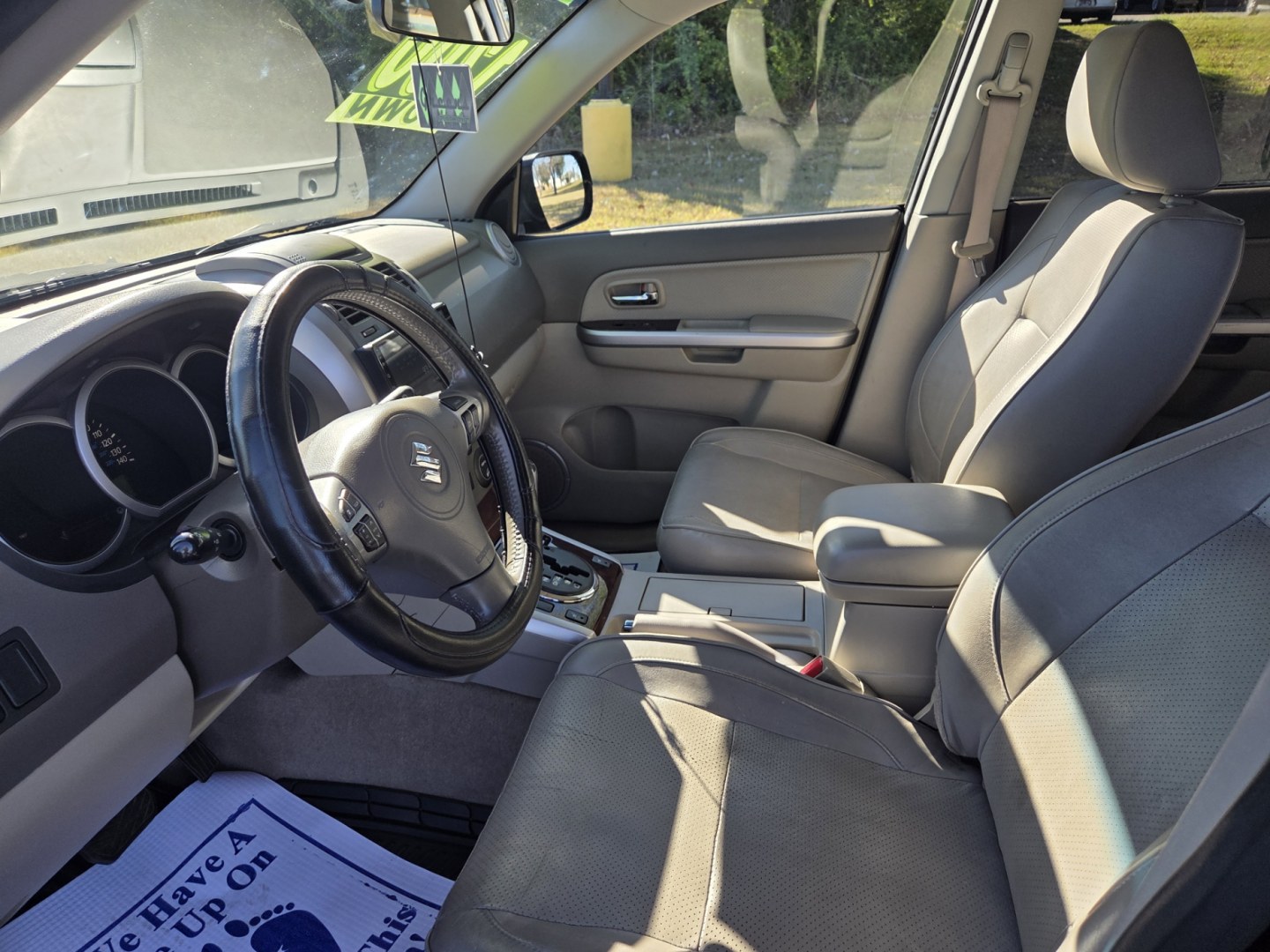 2010 BLACK /Beige Suzuki Grand Vitara JLX 3.2L 4WD (JS3TD1D91A4) with an 3.2L V6 DOHC 24V engine, 5A transmission, located at 1221 Madison St., Shelbyville, TN, 37160, (931) 680-9439, 0.000000, 0.000000- Photo#5