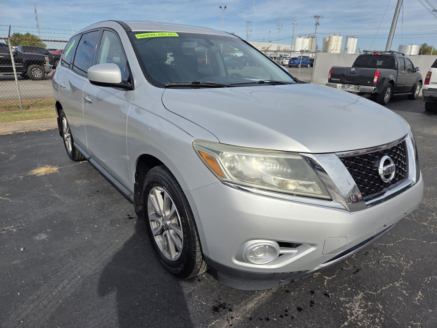 2015 SILVER /Black Nissan Pathfinder S 4WD (5N1AR2MM6FC) with an 3.5L V6 DOHC 24V engine, Continuously Variable Transmission transmission, located at 1221 Madison St., Shelbyville, TN, 37160, (931) 680-9439, 0.000000, 0.000000- Photo#1