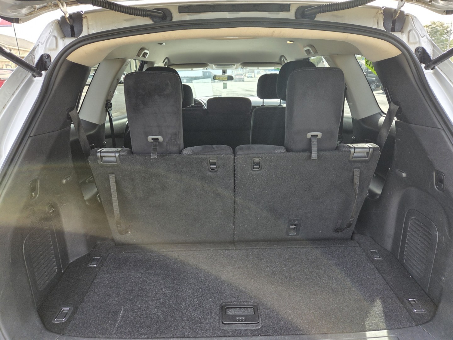 2015 SILVER /Black Nissan Pathfinder S 4WD (5N1AR2MM6FC) with an 3.5L V6 DOHC 24V engine, Continuously Variable Transmission transmission, located at 1221 Madison St., Shelbyville, TN, 37160, (931) 680-9439, 0.000000, 0.000000- Photo#3