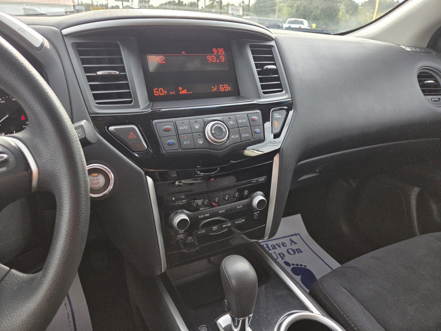 2015 SILVER /Black Nissan Pathfinder S 4WD (5N1AR2MM6FC) with an 3.5L V6 DOHC 24V engine, Continuously Variable Transmission transmission, located at 1221 Madison St., Shelbyville, TN, 37160, (931) 680-9439, 0.000000, 0.000000- Photo#7