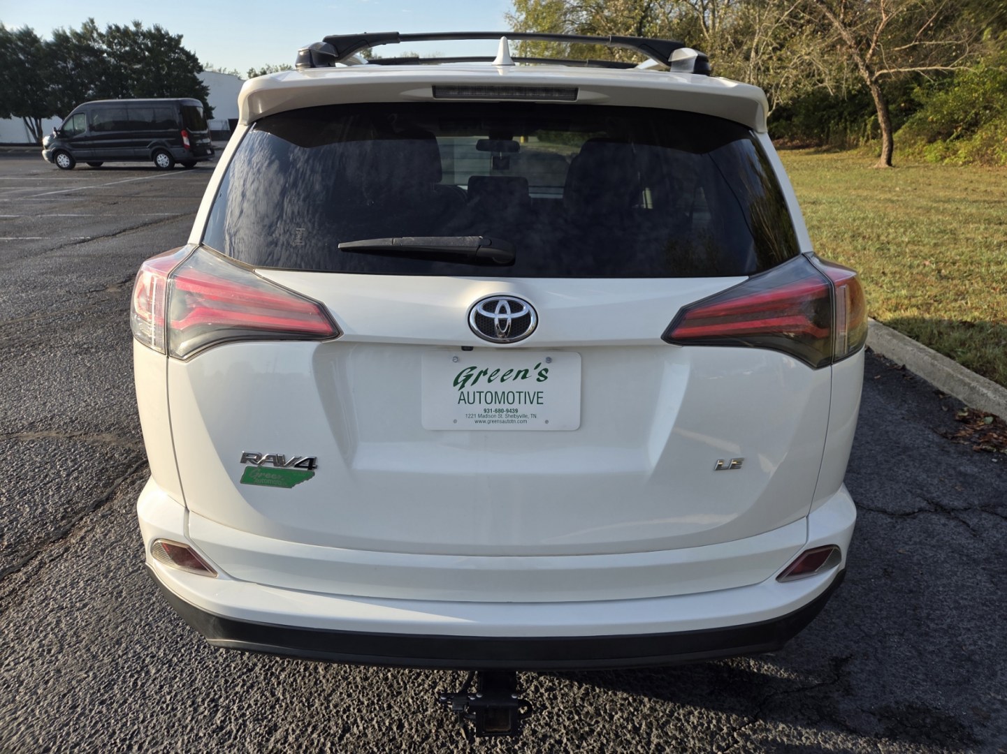 2017 WHITE /Black Toyota RAV4 LE FWD (JTMZFREV8HJ) with an 2.5L L4 DOHC 16V engine, 6A transmission, located at 1221 Madison St., Shelbyville, TN, 37160, (931) 680-9439, 0.000000, 0.000000- Photo#2