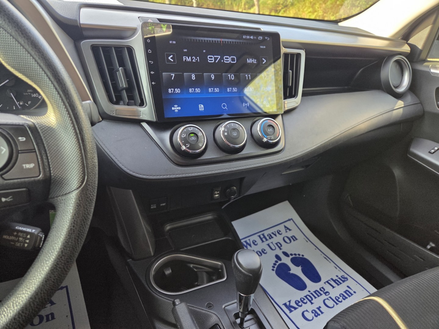 2017 WHITE /Black Toyota RAV4 LE FWD (JTMZFREV8HJ) with an 2.5L L4 DOHC 16V engine, 6A transmission, located at 1221 Madison St., Shelbyville, TN, 37160, (931) 680-9439, 0.000000, 0.000000- Photo#6