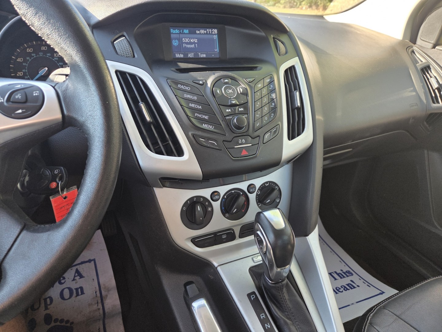 2014 SILVER /Black Ford Focus SE Sedan (1FADP3F23EL) with an 2.0L L4 DOHC 16V engine, Automatic transmission, located at 1221 Madison St., Shelbyville, TN, 37160, (931) 680-9439, 0.000000, 0.000000- Photo#6