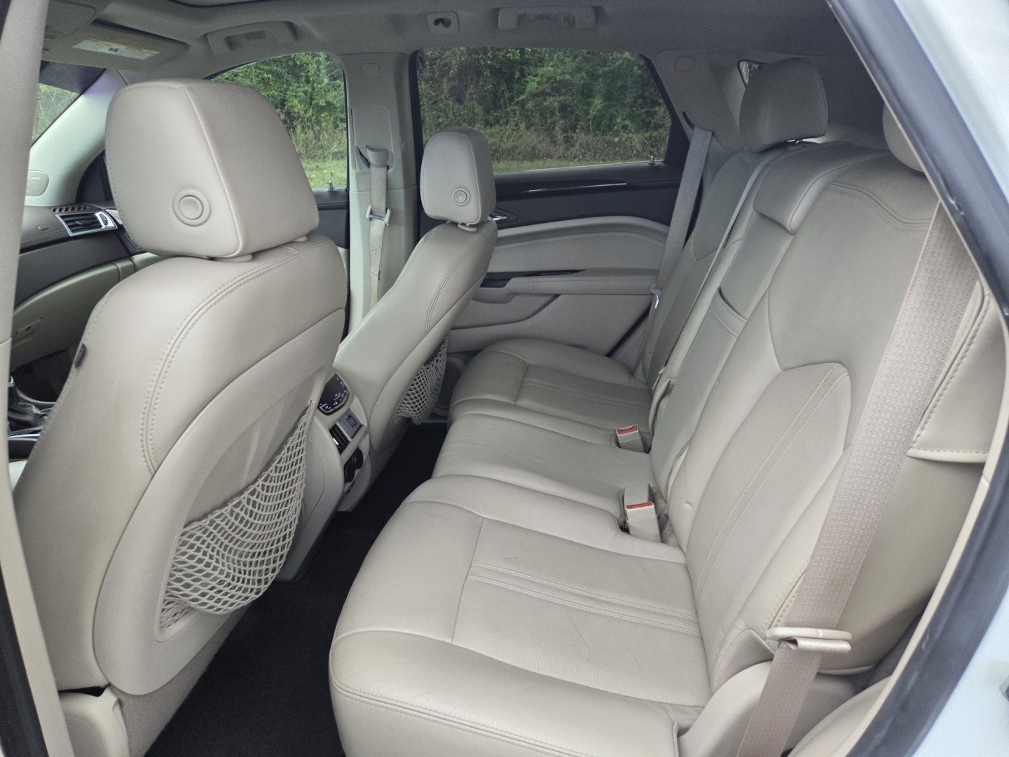 2016 WHITE /Beige Cadillac SRX Premium Collection FWD (3GYFNDE38GS) with an 3.6L V6 DOHC 24V FFV engine, 6A transmission, located at 1221 Madison St., Shelbyville, TN, 37160, (931) 680-9439, 0.000000, 0.000000- Photo#4