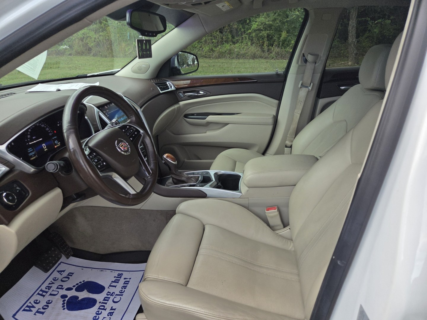 2016 WHITE /Beige Cadillac SRX Premium Collection FWD (3GYFNDE38GS) with an 3.6L V6 DOHC 24V FFV engine, 6A transmission, located at 1221 Madison St., Shelbyville, TN, 37160, (931) 680-9439, 0.000000, 0.000000- Photo#5