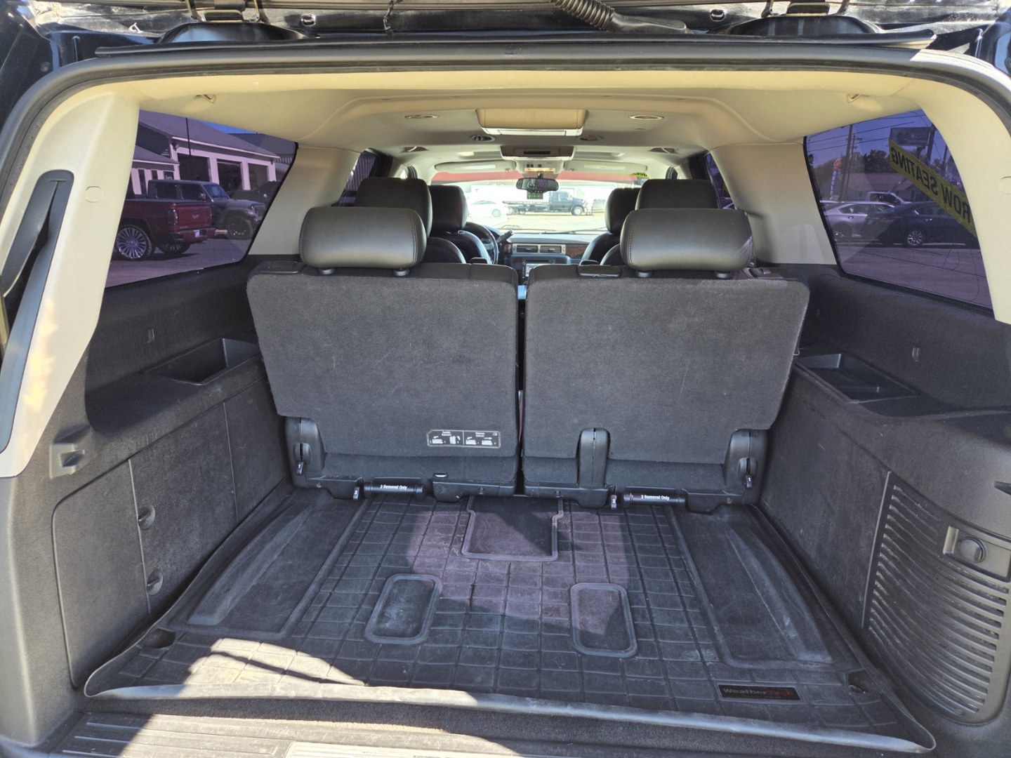 2013 BLACK /Black GMC Yukon Denali Denali XL 2WD (1GKS1MEF3DR) with an 6.2L V8 OHV 16V engine, 6A transmission, located at 1221 Madison St., Shelbyville, TN, 37160, (931) 680-9439, 0.000000, 0.000000- Photo#3