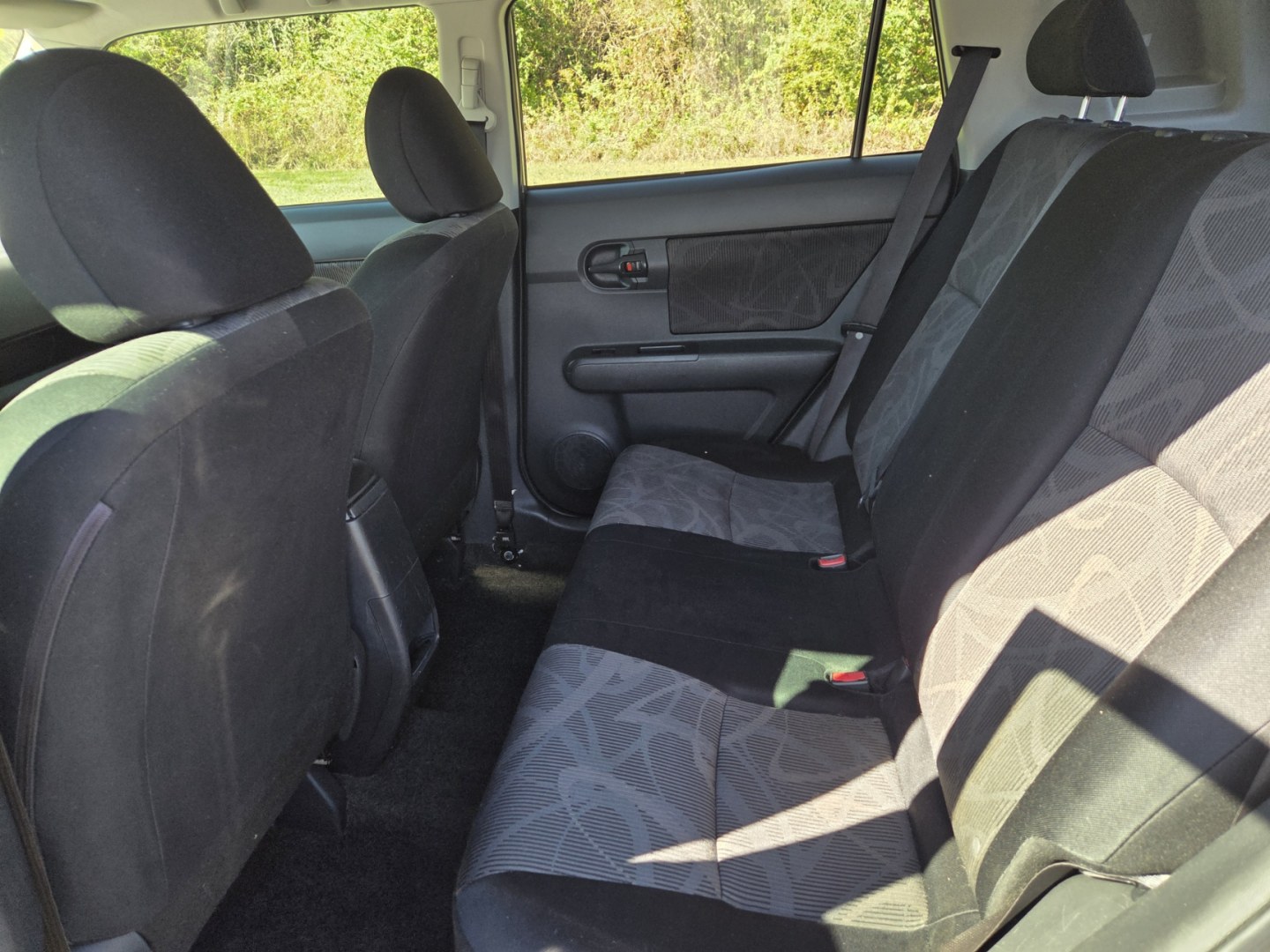 2015 BLACK /Brown Scion xB Wagon (JTLZE4FE2FJ) with an 2.4L L4 DOHC 16V engine, Automatic transmission, located at 1221 Madison St., Shelbyville, TN, 37160, (931) 680-9439, 0.000000, 0.000000- Photo#4