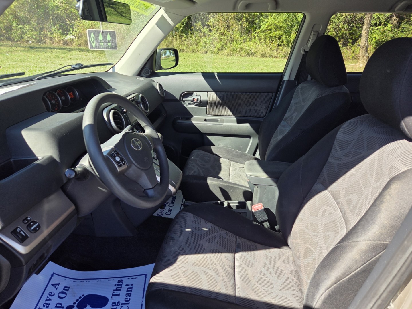 2015 BLACK /Brown Scion xB Wagon (JTLZE4FE2FJ) with an 2.4L L4 DOHC 16V engine, Automatic transmission, located at 1221 Madison St., Shelbyville, TN, 37160, (931) 680-9439, 0.000000, 0.000000- Photo#5